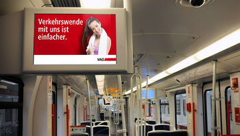 Motiv Neujahrsmotivation - Sport - Frau mit Handtuch & Daumen nach oben