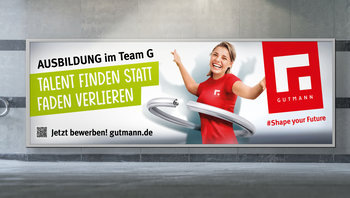 Kampagnen Motiv - Banner - Azubi mit HulaHup aus Aluprofil