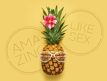 Ananas mit Sonnenbrille