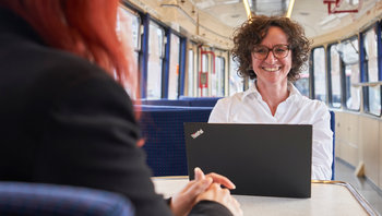 VAG JobDating Situation in Straßenbahn - Interview-Partnerin