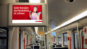 Motiv Neujahrsmotivation - Sport - Frau stemmt Handeln