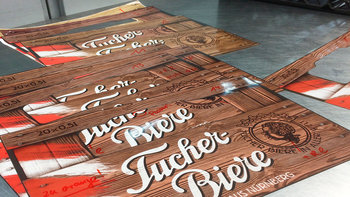 Tucher Bierkasten in Holzoptik: In-Mould-Labels