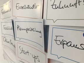 Workshop mit Bohnacker: Ideensammlung auf Post-its 