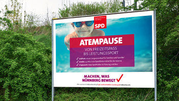 Großfläche vor Hecke mit Motiv Atempause