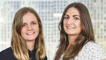 Cindy Mathieu & Lena Lill vor Bloom Dia-Wand