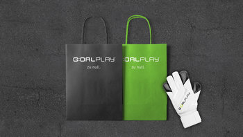 Papiertüten GOALPLAY und Torwart-Handschuh 