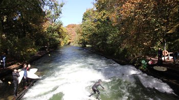 Surfer-Welle am Eisbach