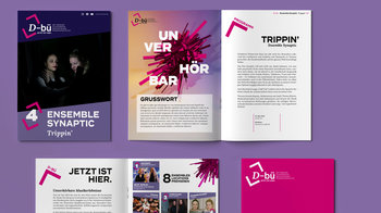 Seiten Programmheft auf lila Hintergrund