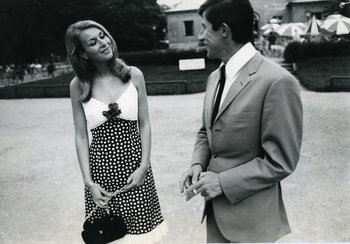 Schwarz-Weiß-Foto aus dem Photo Archiv Schweitzer:: Pärchen im Park