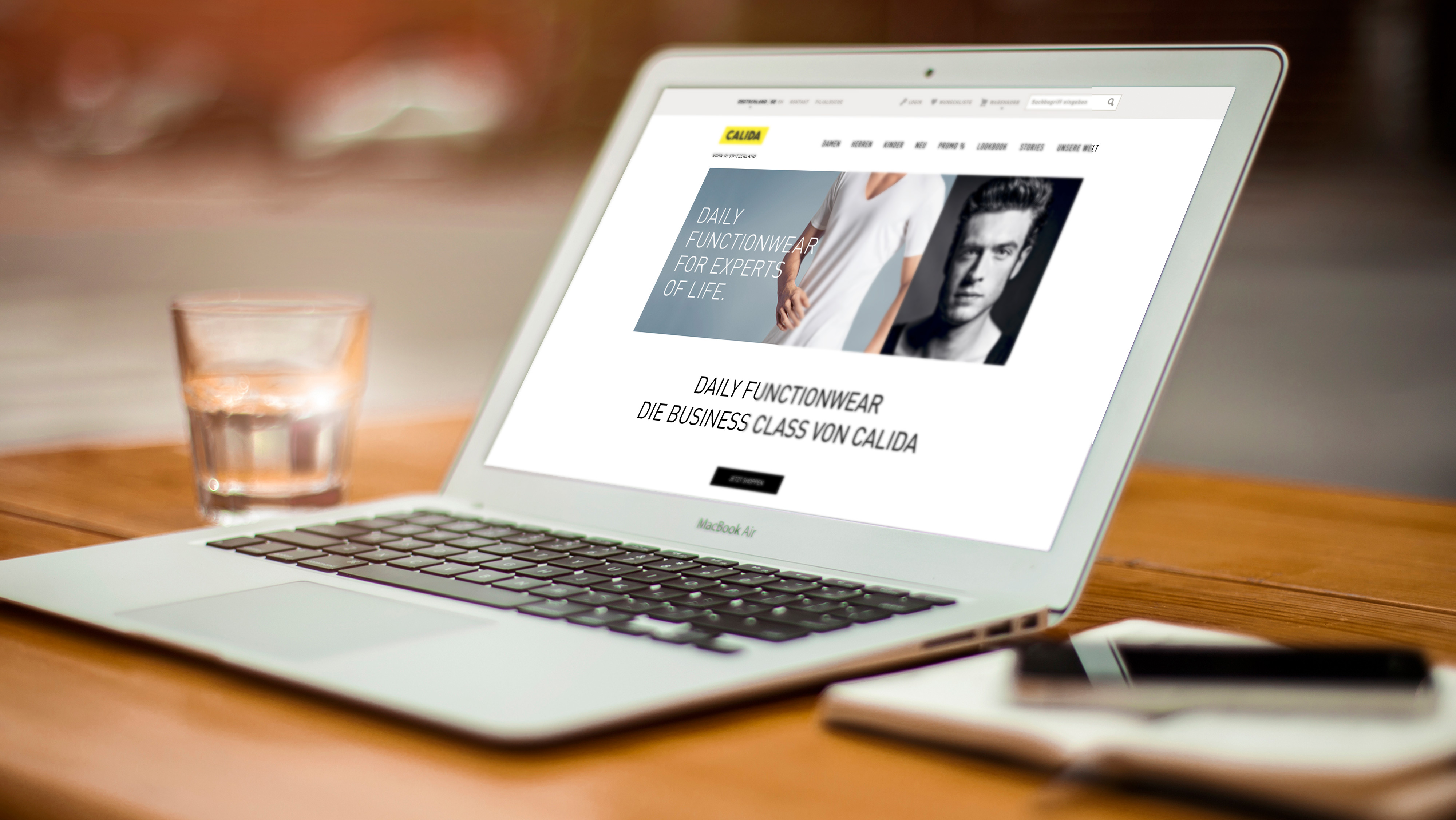 Offener Laptop mit Ansicht CALIDA-Landingpage