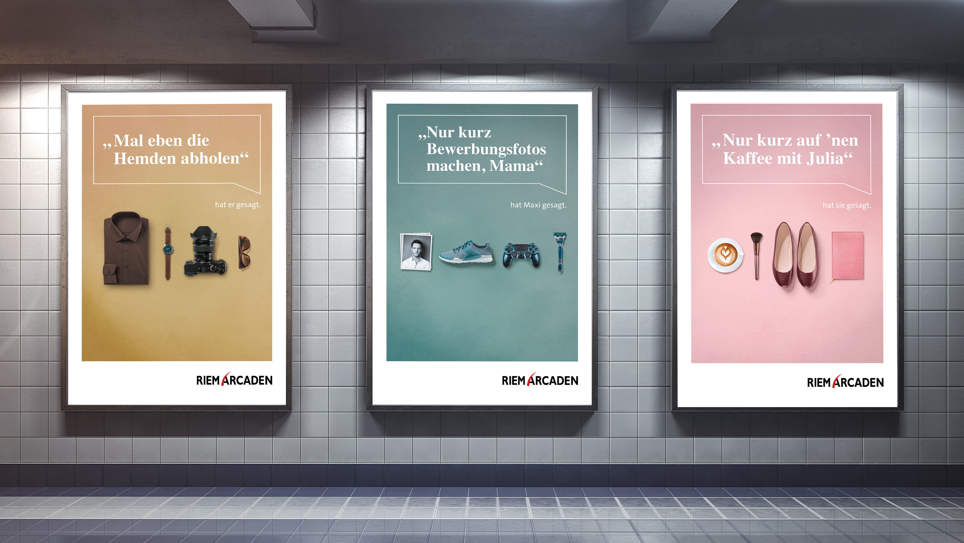 3 Anzeigenposter Riem Arcaden in der U-Bahn