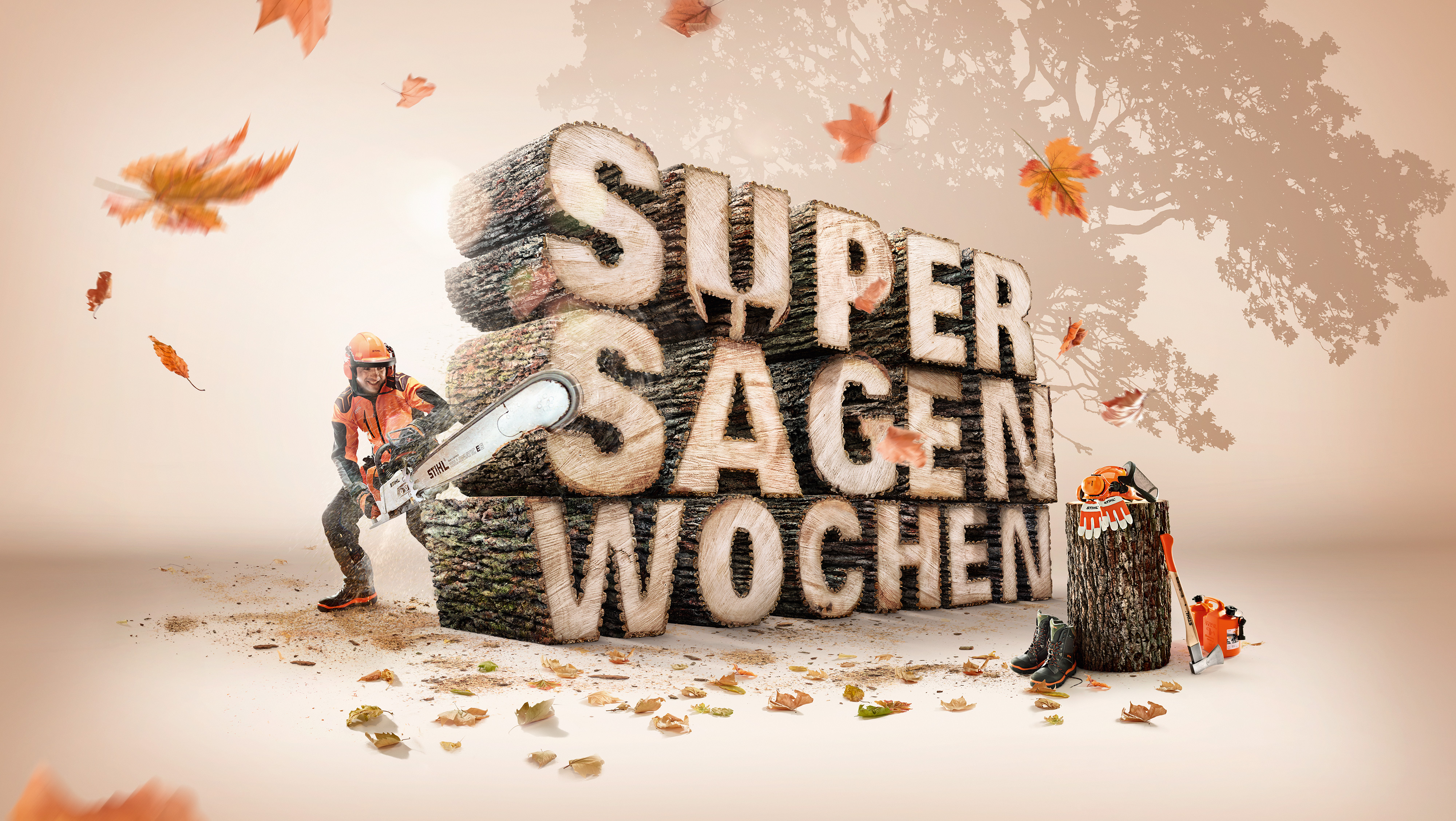 Keyvisual Super Sägen Wochen: Schrift aus Baumstämmen gesägt mit STIHL Motorsäge