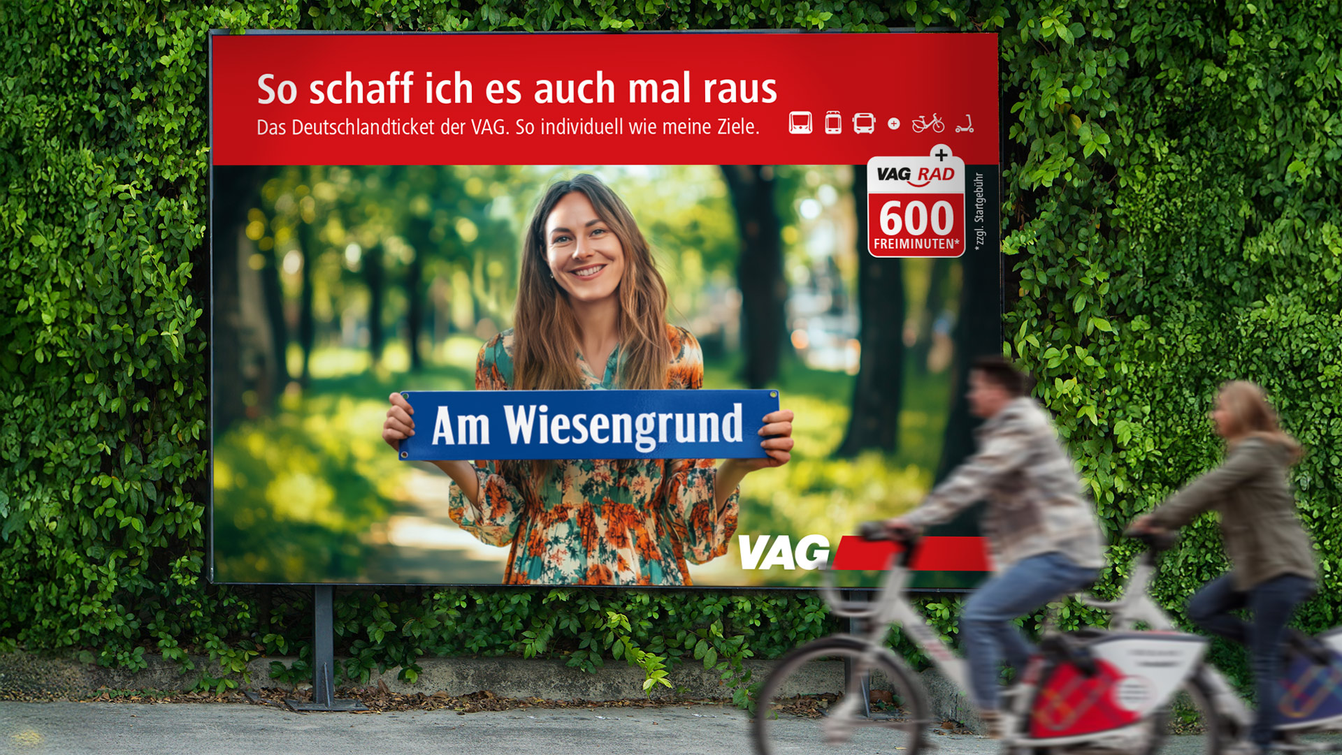 GF mit Bäumen dahinter und Radlerin davor